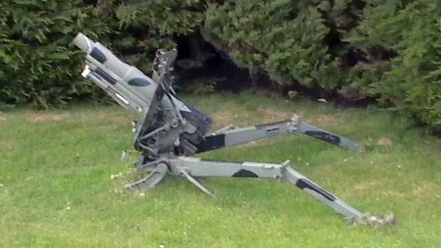 A picture of A Howitzer at the Port Howard Airport