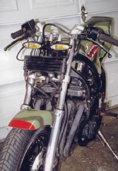 I think this is a kawasaki but it may be a suziki gxsr 1100