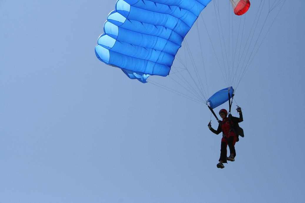 Great Parachute picture from Romania as Diana prepares to land