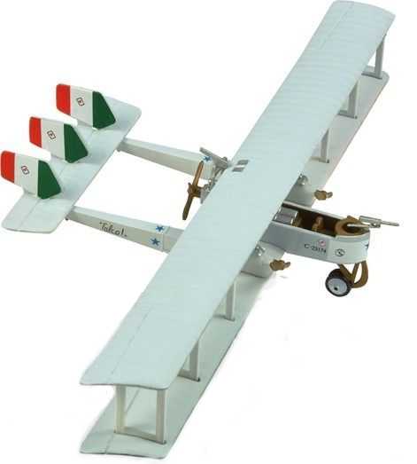 Caproni Ca.3 WW1 Triplane, Two pullers and one pusher prop