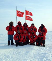 Skiing photo, The Chinese Ski Team standing on the North Pole