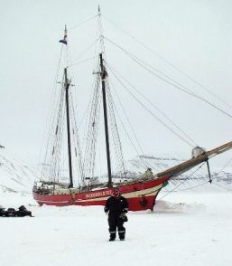 A Picture of the deck of the Schooner Noorderlicht on Spitsbergen.